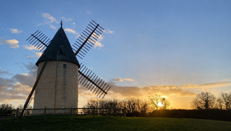 moulin coucher de soleil.png